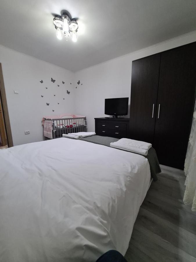 Apartament Ultra Central 1 Lägenhet Hunedoara Exteriör bild