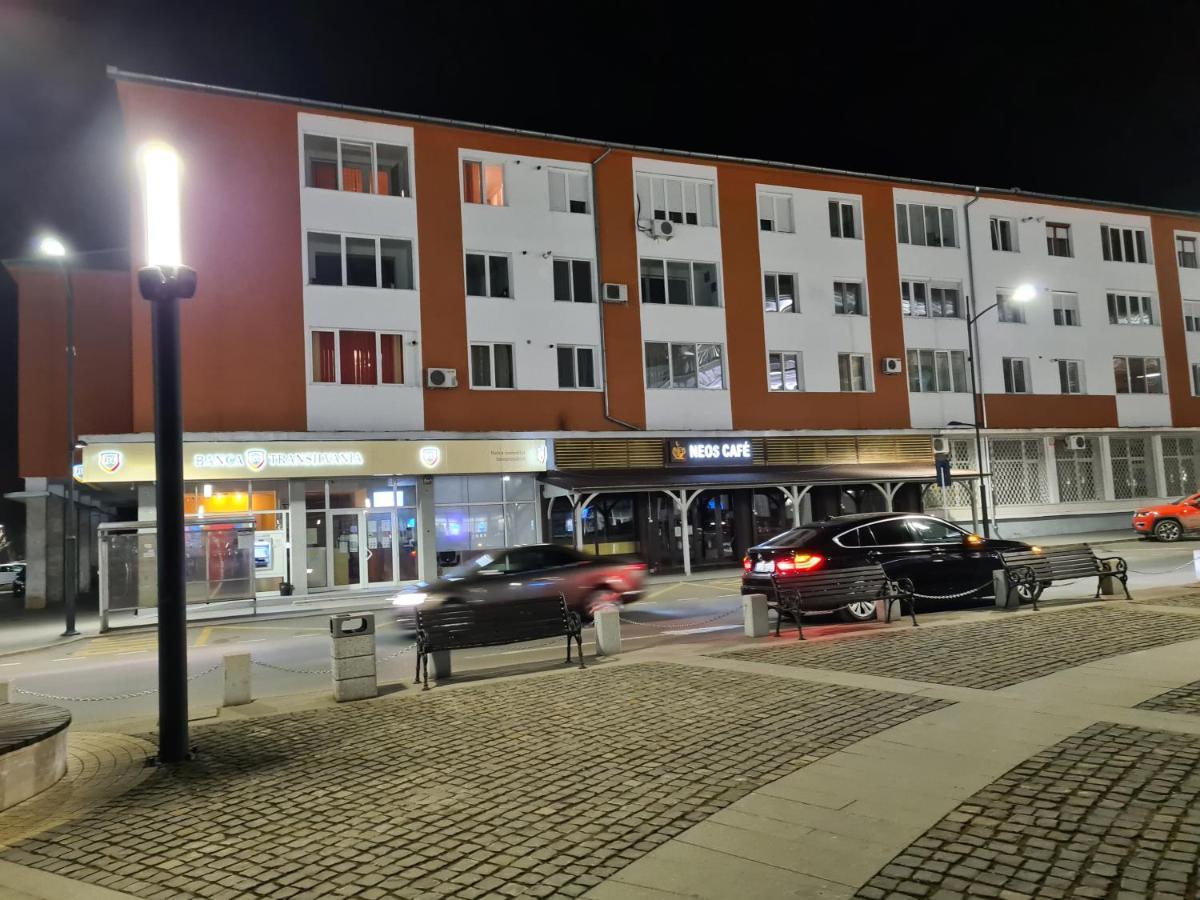 Apartament Ultra Central 1 Lägenhet Hunedoara Exteriör bild