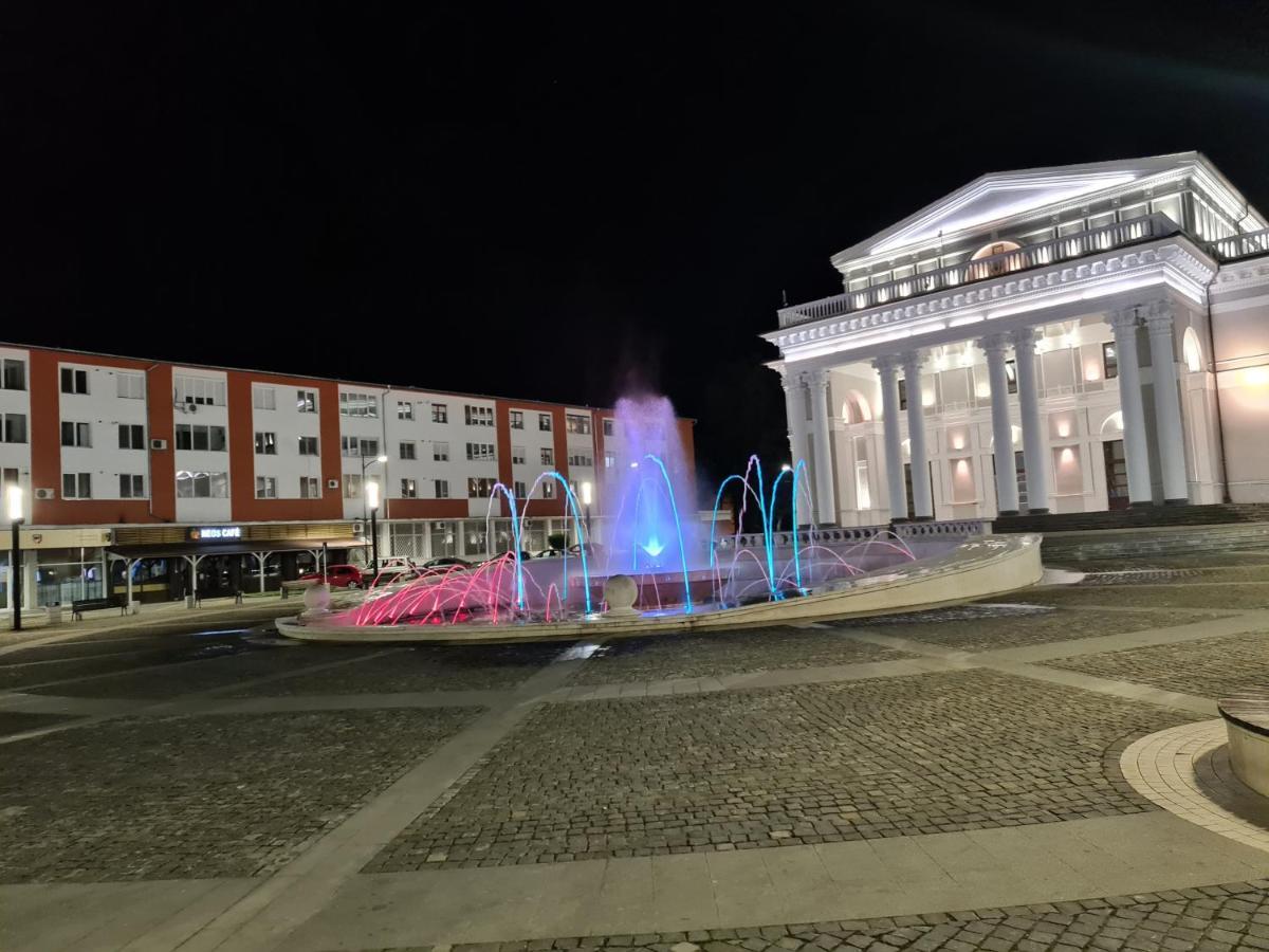 Apartament Ultra Central 1 Lägenhet Hunedoara Exteriör bild